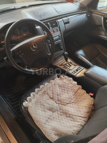 Mercedes E 240 2000, 300,000 km - 2.6 l - Tovuz
