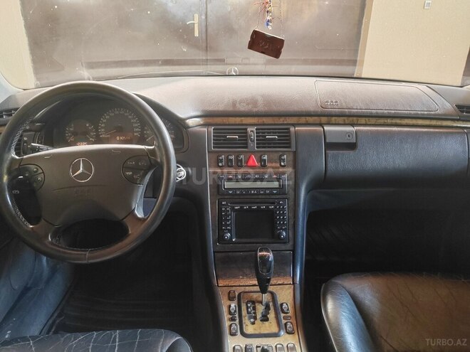 Mercedes E 240 2000, 300,000 km - 2.6 l - Tovuz