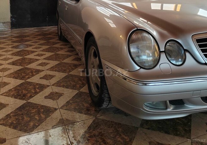 Mercedes E 240 2000, 300,000 km - 2.6 l - Tovuz