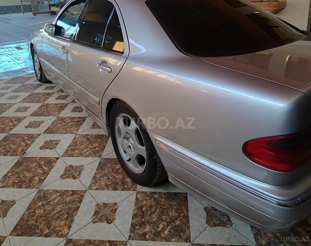Mercedes E 240 2000, 300,000 km - 2.6 l - Tovuz