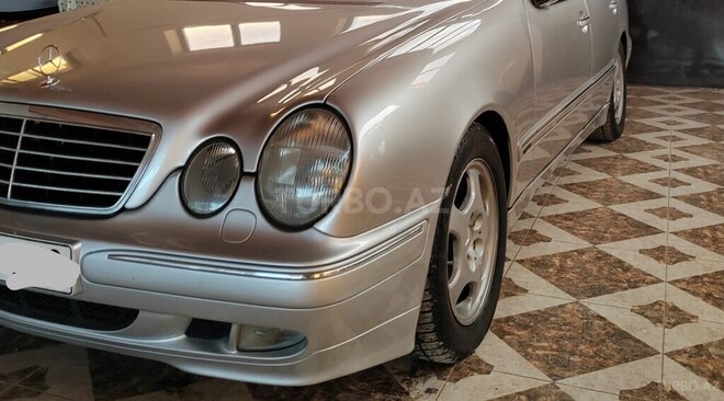 Mercedes E 240 2000, 300,000 km - 2.6 l - Tovuz