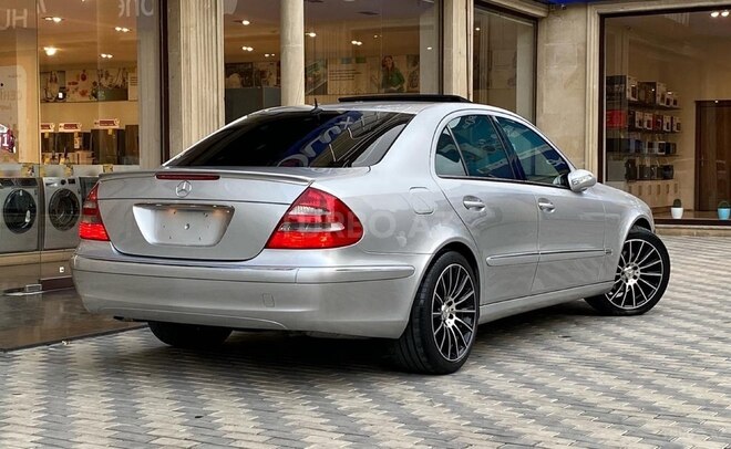 Mercedes E 240 2002, 298,000 km - 2.6 l - Bakı