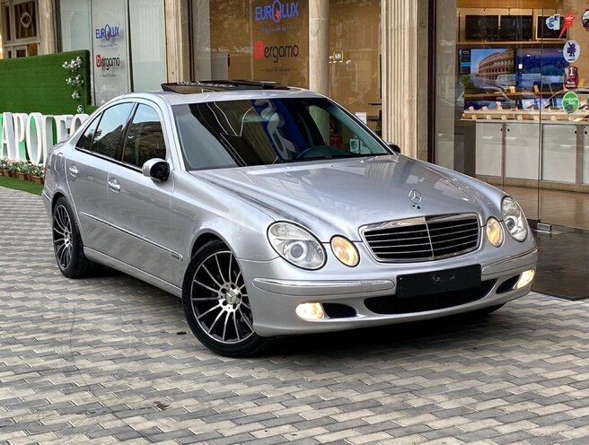 Mercedes E 240 2002, 298,000 km - 2.6 l - Bakı