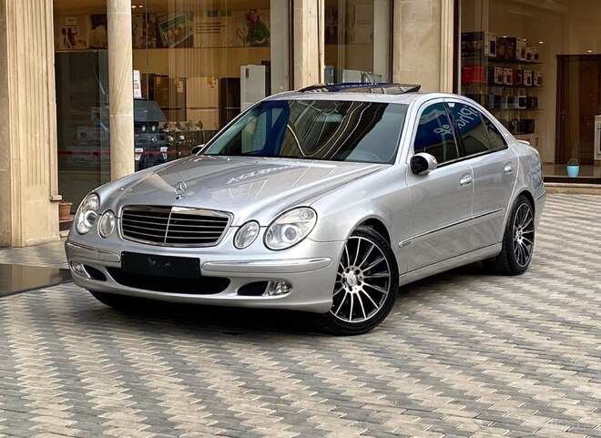 Mercedes E 240 2002, 298,000 km - 2.6 l - Bakı