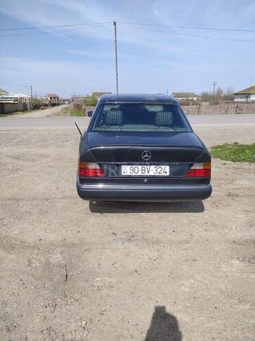 Mercedes E 200 1990, 250,000 km - 2.0 l - Bakı