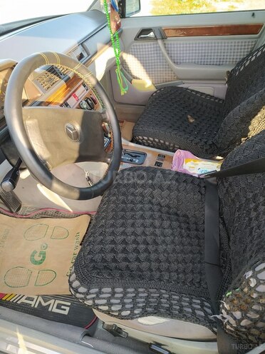 Mercedes E 200 1990, 250,000 km - 2.0 l - Bakı