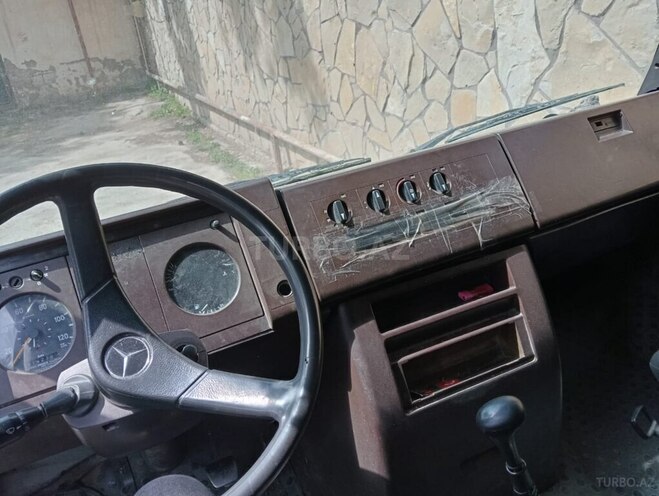Mercedes 609 D