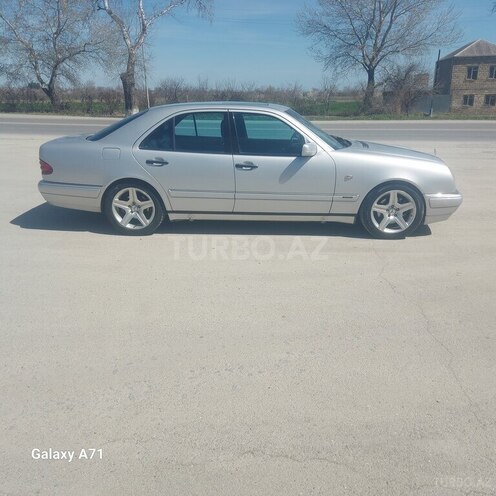 Mercedes E 280 1997, 292,000 km - 2.8 l - Quba