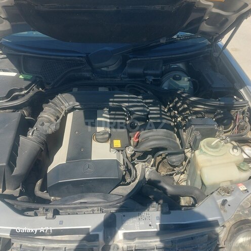 Mercedes E 280 1997, 292,000 km - 2.8 l - Quba