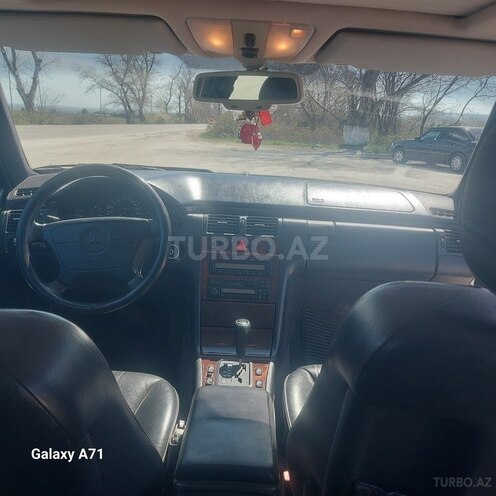 Mercedes E 280 1997, 292,000 km - 2.8 l - Quba