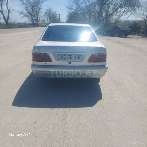Mercedes E 280 1997, 292,000 km - 2.8 l - Quba