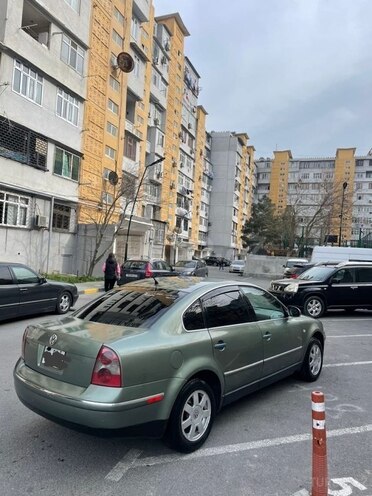 Volkswagen Passat 2002, 299,000 km - 1.8 l - Bakı