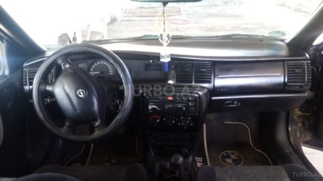 Opel Vectra 1996, 300,000 km - 1.6 l - Saatlı