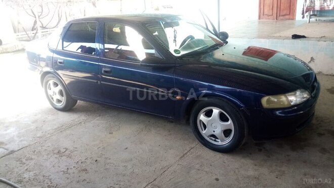 Opel Vectra 1996, 300,000 km - 1.6 l - Saatlı