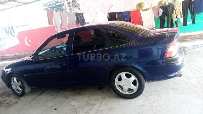 Opel Vectra 1996, 300,000 km - 1.6 l - Saatlı