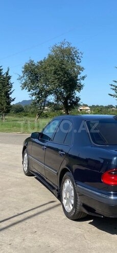 Mercedes E 240 2000, 260,000 km - 2.4 л - Bakı