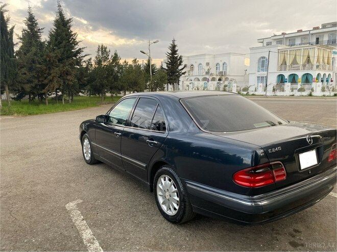 Mercedes E 240 2000, 260,000 km - 2.4 л - Bakı