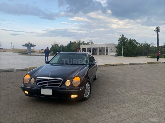 Mercedes E 240 2000, 260,000 km - 2.4 л - Bakı