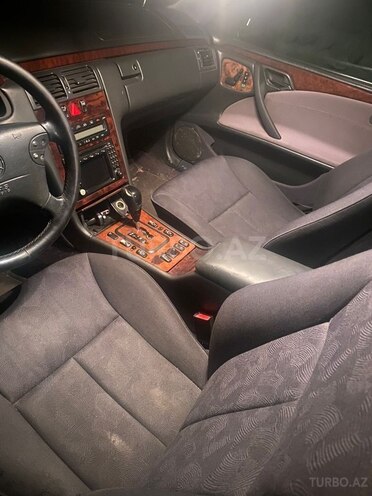 Mercedes E 240 2000, 260,000 km - 2.4 л - Bakı