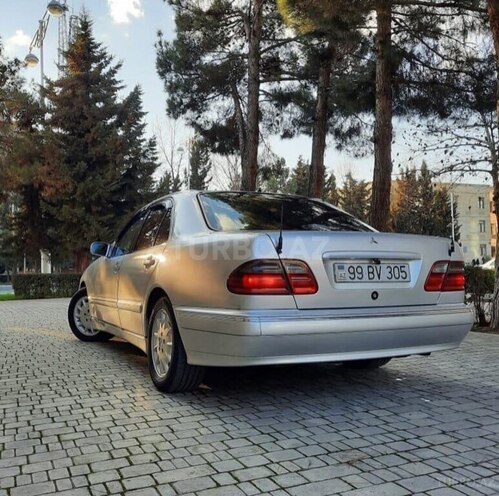 Mercedes E 220 1999, 410,000 km - 2.2 l - Naftalan