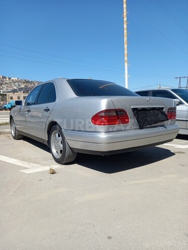Mercedes E 240 1998, 295,555 km - 2.4 l - Bakı