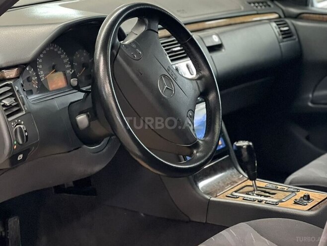 Mercedes E 220 1999, 267,000 km - 2.2 l - Bakı