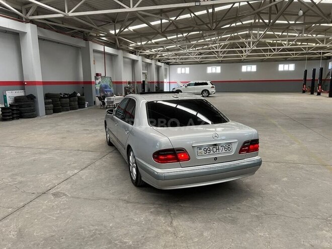 Mercedes E 220 1999, 267,000 km - 2.2 l - Bakı