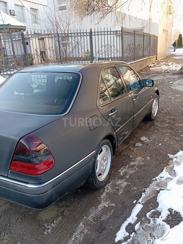 Mercedes C 200 1994, 350,000 km - 2.0 л - Quba