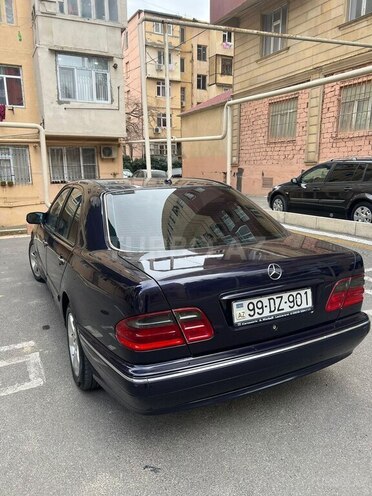 Mercedes E 220 2000, 296,000 km - 2.2 л - Bakı