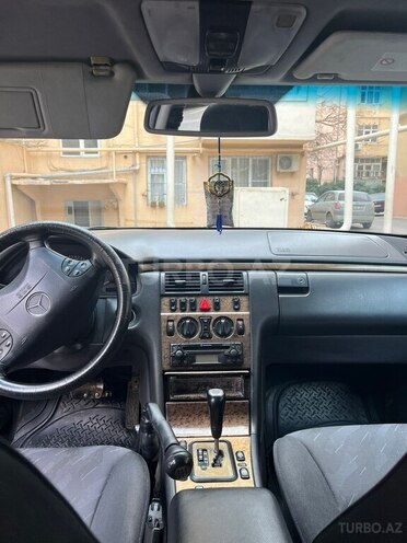 Mercedes E 220 2000, 296,000 km - 2.2 л - Bakı