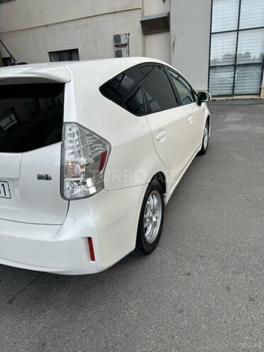Toyota Prius V