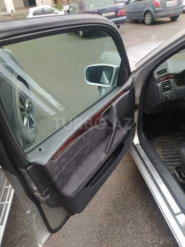 Mercedes E 240 1999, 388,000 km - 2.4 l - Bakı