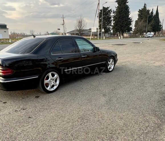 Mercedes E 270 1999, 427,255 km - 2.7 l - Naftalan