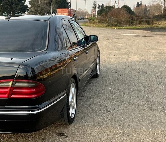 Mercedes E 270 1999, 427,255 km - 2.7 l - Naftalan