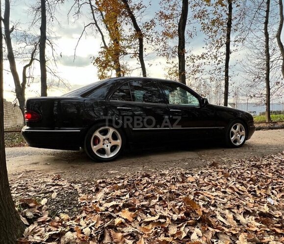 Mercedes E 270 1999, 427,255 km - 2.7 l - Naftalan