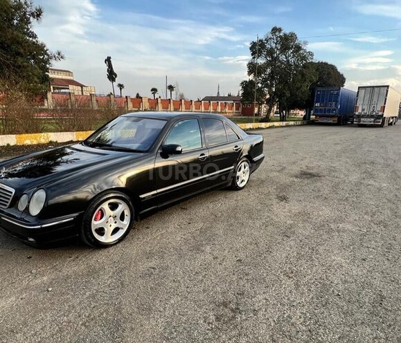 Mercedes E 270 1999, 427,255 km - 2.7 l - Naftalan