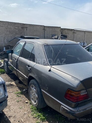 Mercedes E 260 1990, 240,000 km - 2.6 l - Gəncə