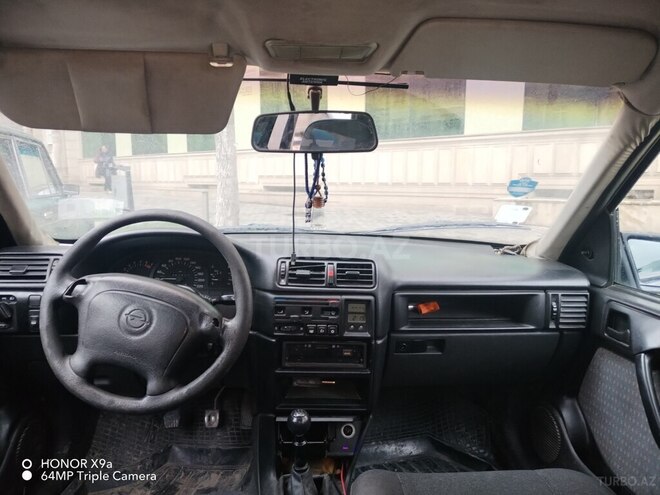 Opel Vectra 1995, 9,995 km - 1.8 l - Tovuz