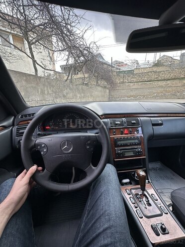 Mercedes E 270 2001, 348,000 km - 2.7 l - Bakı