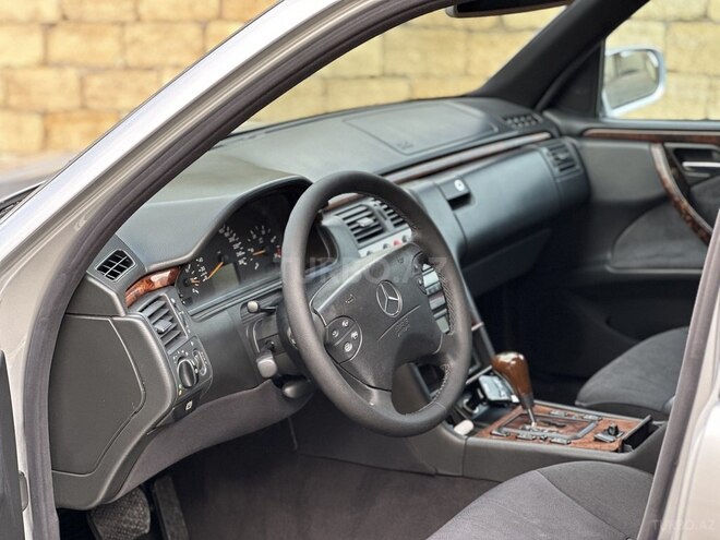 Mercedes E 270 2001, 348,000 km - 2.7 l - Bakı