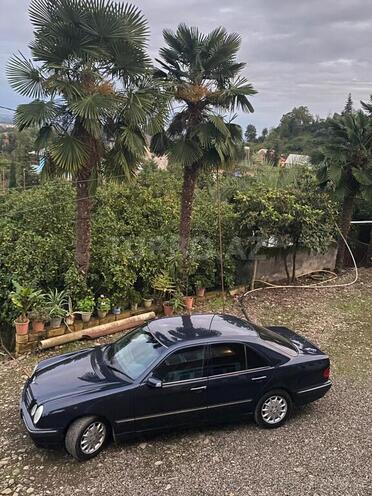 Mercedes E 240 2000, 260,000 km - 2.4 l - Bakı