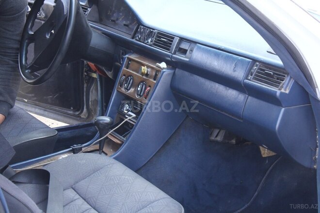 Mercedes E 200 1990, 456,000 km - 2.0 l - Gəncə