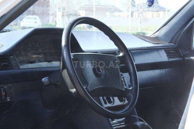 Mercedes E 200 1990, 456,000 km - 2.0 l - Gəncə