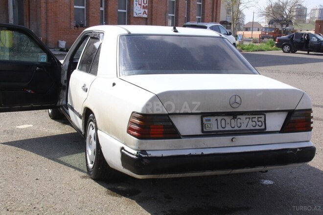 Mercedes E 200 1990, 456,000 km - 2.0 l - Gəncə