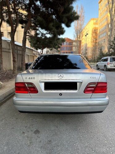 Mercedes E 220 1999, 295,229 km - 2.2 l - Bakı