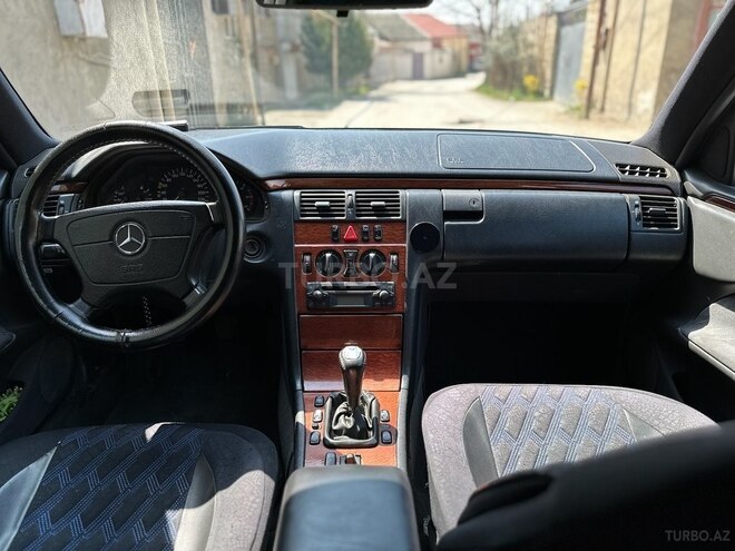 Mercedes E 220 1999, 295,229 km - 2.2 l - Bakı