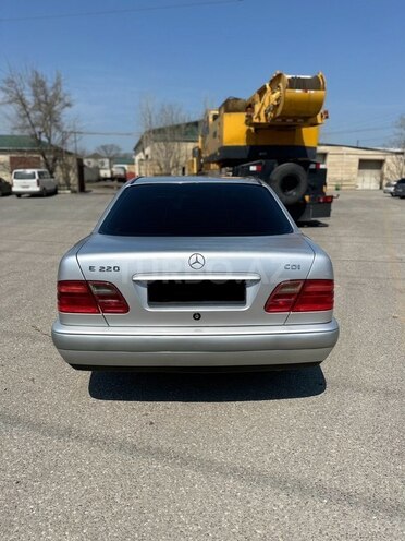 Mercedes E 220 1999, 295,229 km - 2.2 l - Bakı