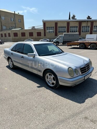 Mercedes E 220 1999, 295,229 km - 2.2 l - Bakı