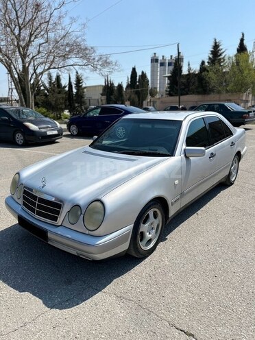 Mercedes E 220 1999, 295,229 km - 2.2 l - Bakı