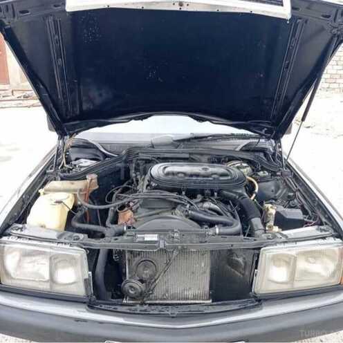 Mercedes 190 1992, 399,424 km - 1.8 л - Naftalan